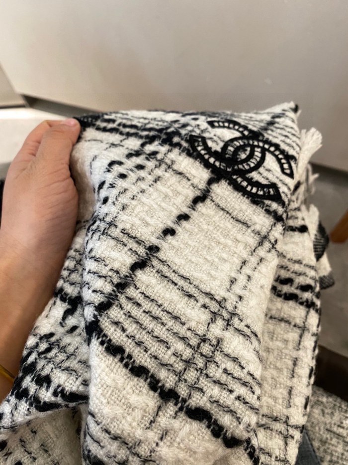 Streetwear Scarf CHANEL 325988 size：35 *180CM