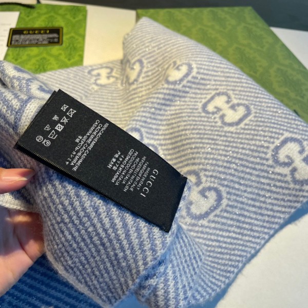 Streetwear Scarf GUCCI 326002 