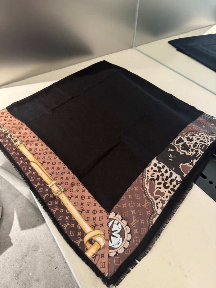 Streetwear Scarf LV 325980 SIZE:140*140cm