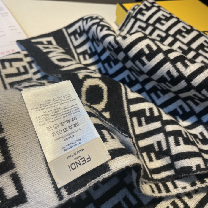 Streetwear Scarf FENDI 326246 SIZE:30*180cm