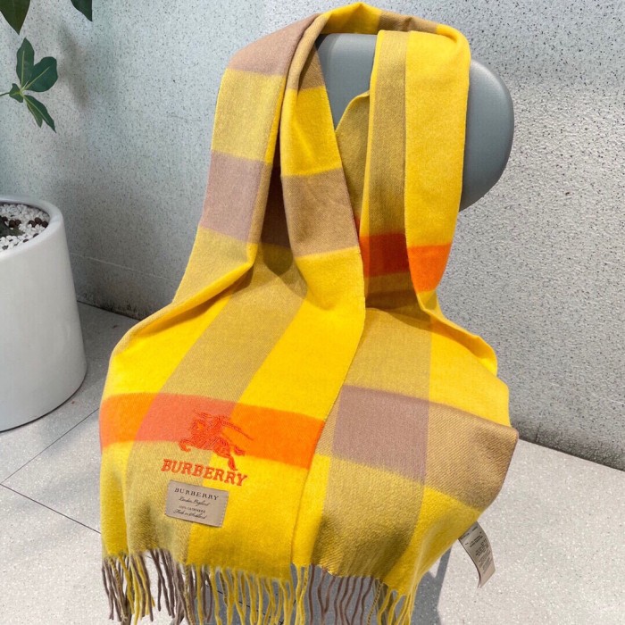 Streetwear Scarf BURBERRY 325965