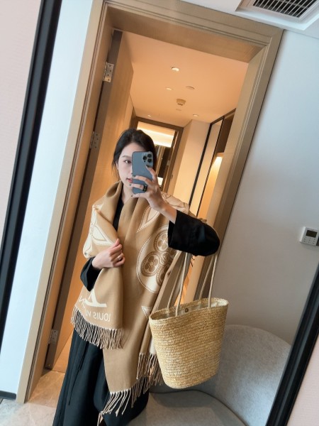Streetwear Scarf LV 326261 SIZE:200 x 70CM
