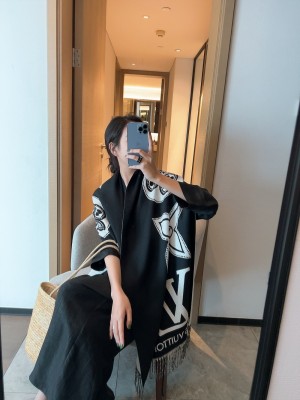 Streetwear Scarf LV 326261 SIZE:200 x 70CM