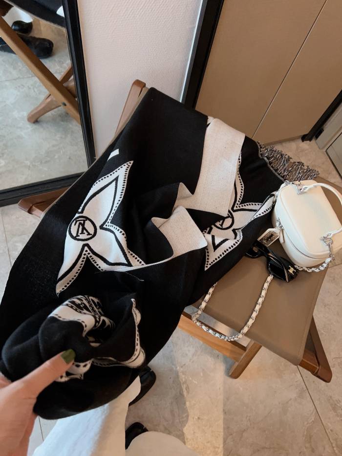 Streetwear Scarf LV 326261 SIZE:200 x 70CM