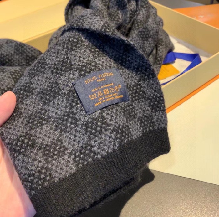 Streetwear Scarf LV 325999  SIZE:35*170cm