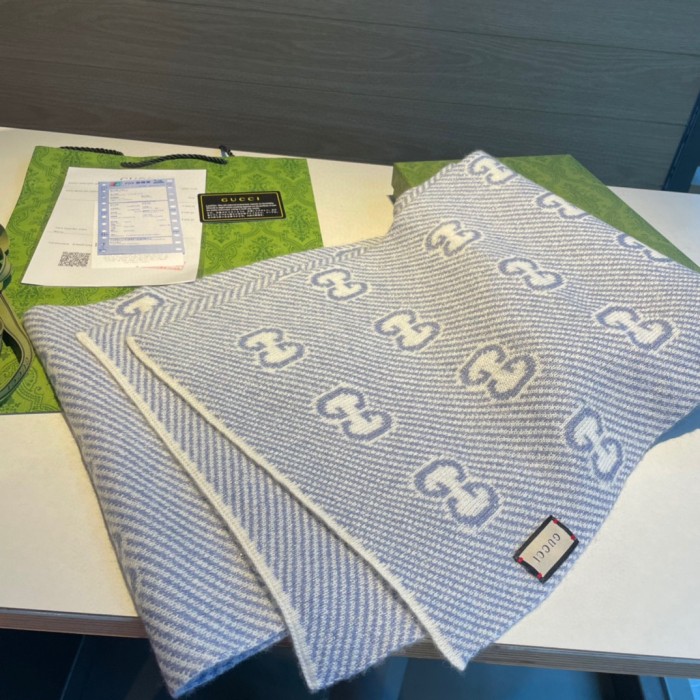 Streetwear Scarf GUCCI 326002 