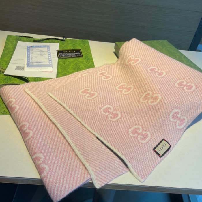 Streetwear Scarf GUCCI 326001 