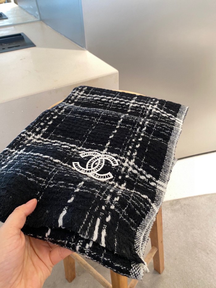 Streetwear Scarf CHANEL 325987 size：35 *180CM