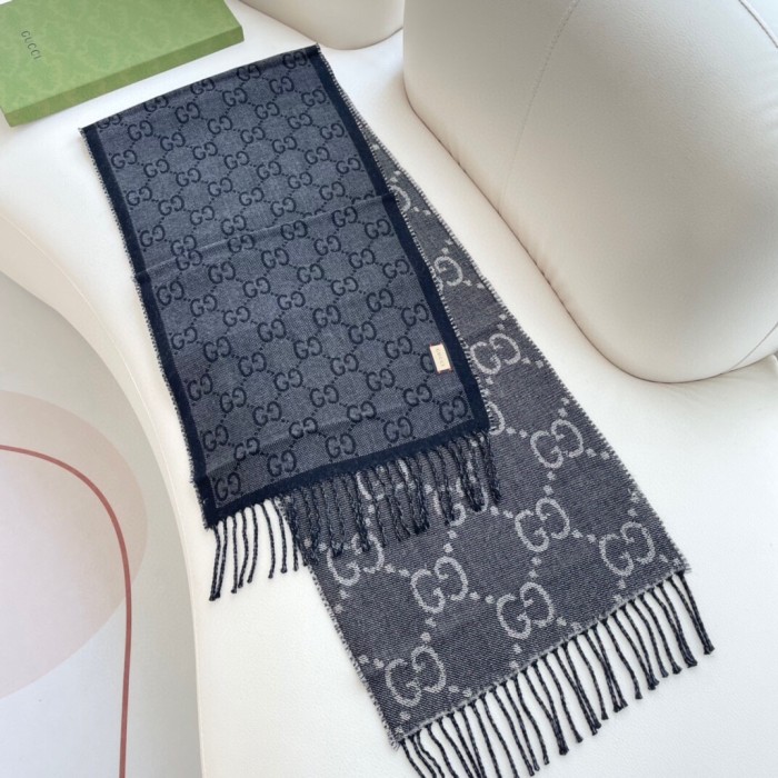 Streetwear Scarf GUCCI 325960 SIZE:34*194cm