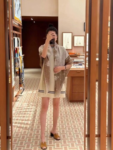 Streetwear Scarf Hermes  325915 SIZE:135*135cm