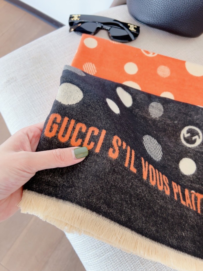 Streetwear Scarf GUCCI 325875