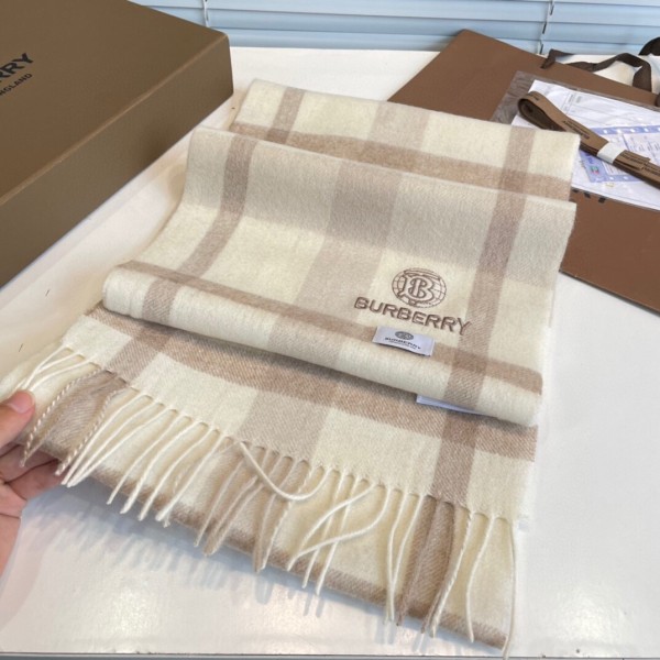 Streetwear Scarf BURBERRY 325947 size：32X200cm