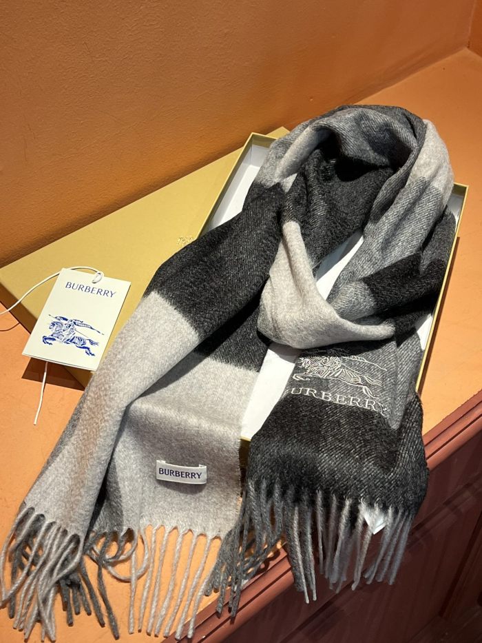 Streetwear Scarf BURBERRY 325890 size：32*180  cm