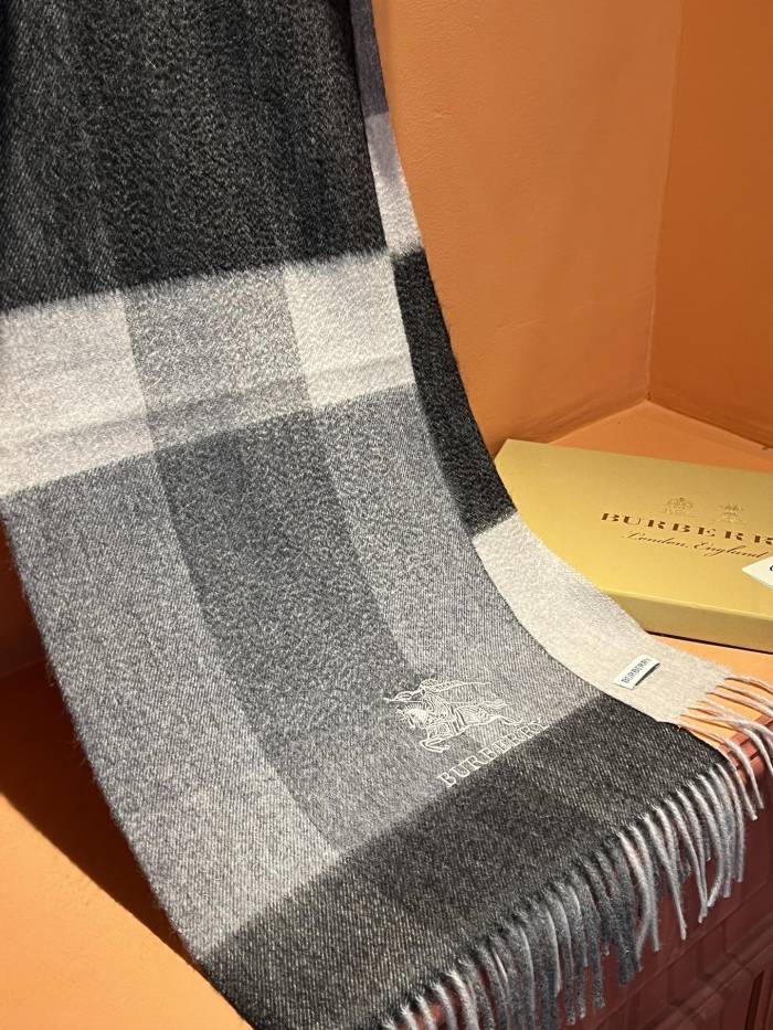 Streetwear Scarf BURBERRY 325890 size：32*180  cm