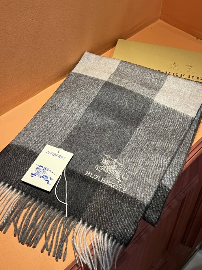 Streetwear Scarf BURBERRY 325890 size：32*180  cm