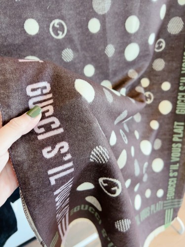 Streetwear Scarf GUCCI 325876