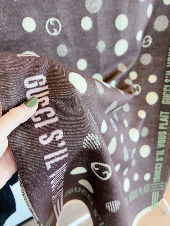 Streetwear Scarf GUCCI 325876