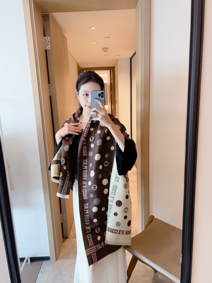 Streetwear Scarf GUCCI 325876