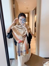 Streetwear Scarf GUCCI 325877