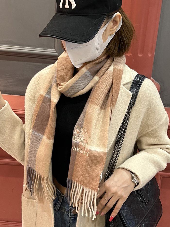 Streetwear Scarf BURBERRY 325886 size：32*180  cm
