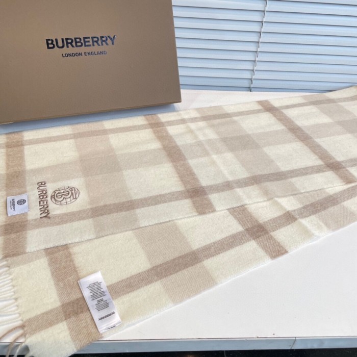 Streetwear Scarf BURBERRY 325947 size：32X200cm