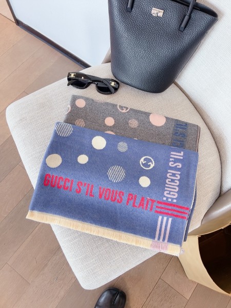 Streetwear Scarf GUCCI 325877