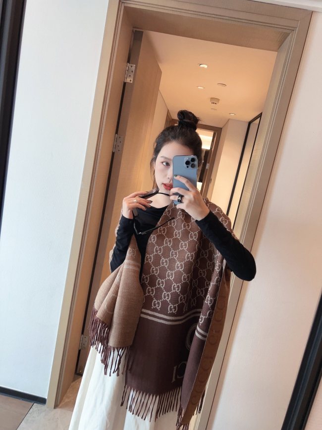 Streetwear Scarf GUCCI 325822 