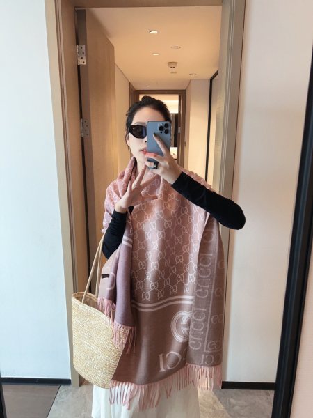 Streetwear Scarf GUCCI 325820