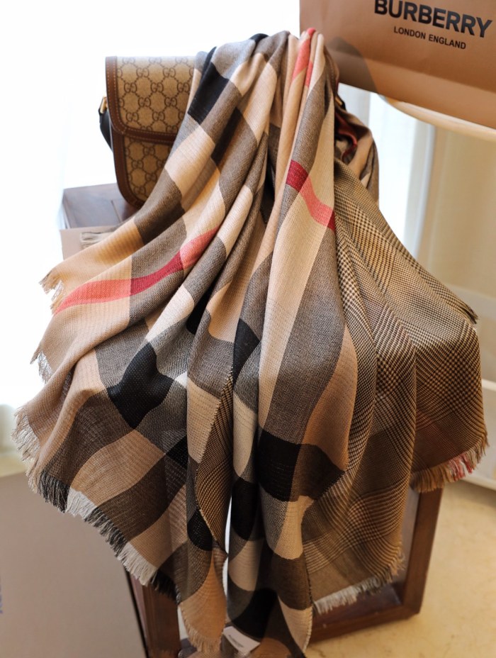 Streetwear Scarf BURBERRY 325824 size：200 x 100cm
