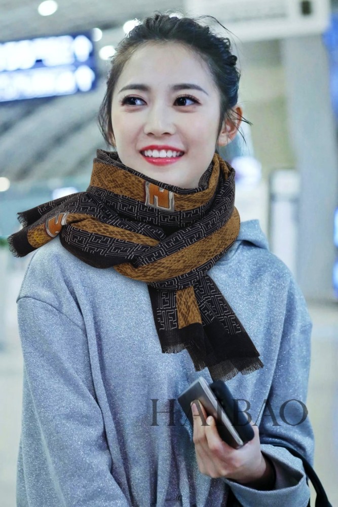 Streetwear Scarf FENDI 325667 SIZE:65*185cm