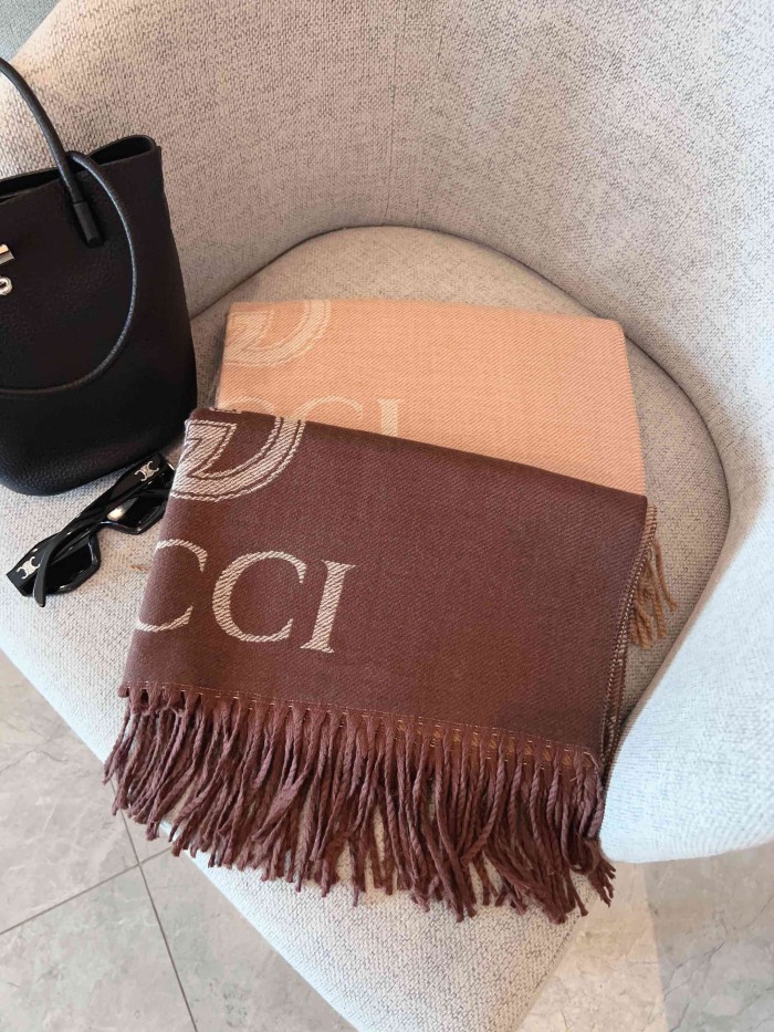 Streetwear Scarf GUCCI 325822 