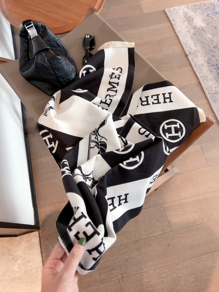 Streetwear Scarf Hermes   325842