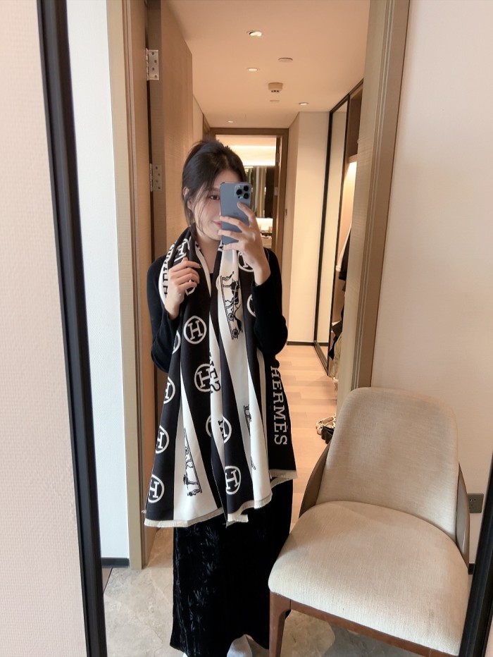 Streetwear Scarf Hermes   325842