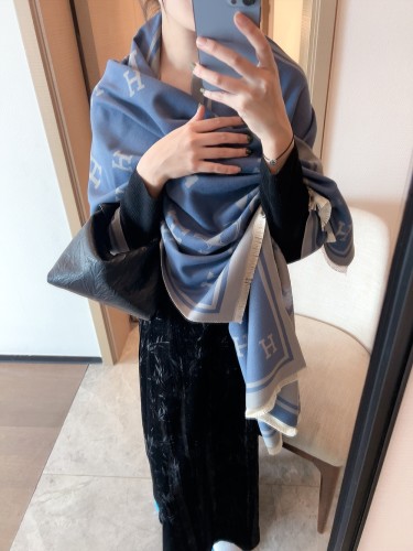 Streetwear Scarf GUCCI 325846