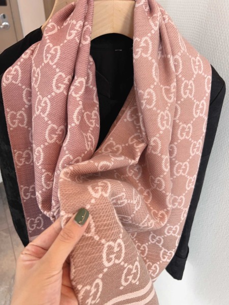 Streetwear Scarf GUCCI 325820
