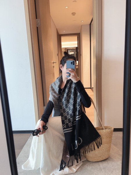 Streetwear Scarf GUCCI 325822 
