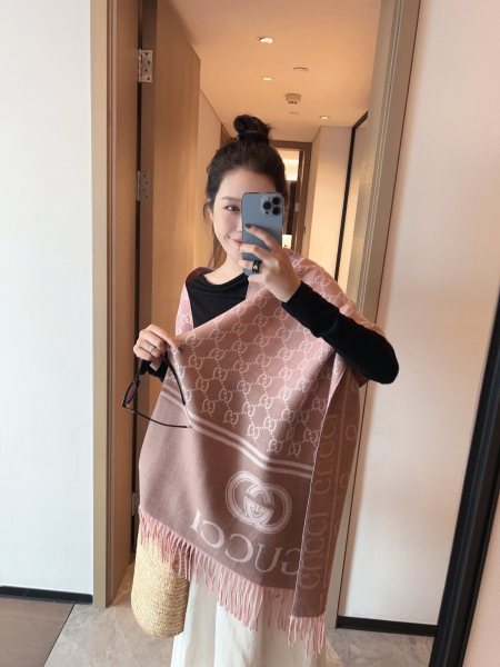 Streetwear Scarf GUCCI 325820