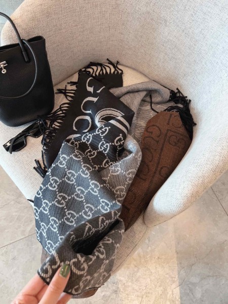 Streetwear Scarf GUCCI 325822 