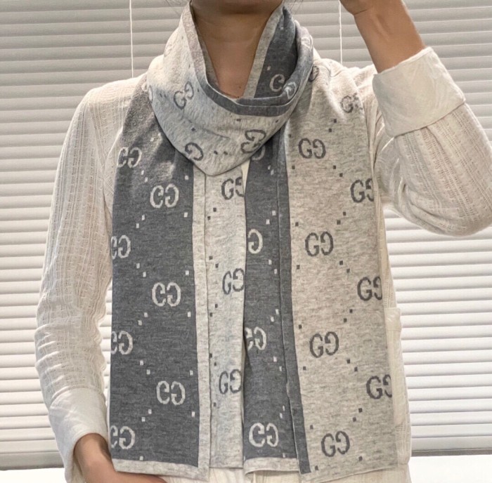 Streetwear Scarf GUCCI 325606 SIZE:32*180cm