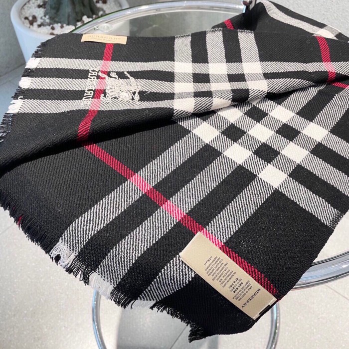 Streetwear Scarf BURBERRY 325620 size：180*32cm