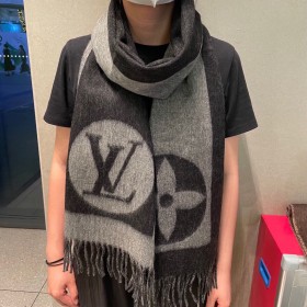 Streetwear Scarf LV 325609 SIZE:35*200cm