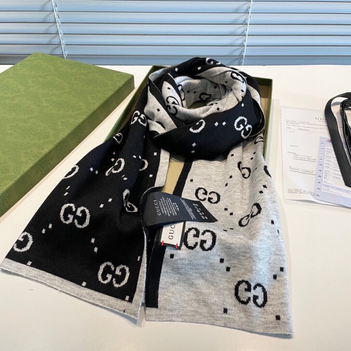 Streetwear Scarf GUCCI 325604 SIZE:32*180cm