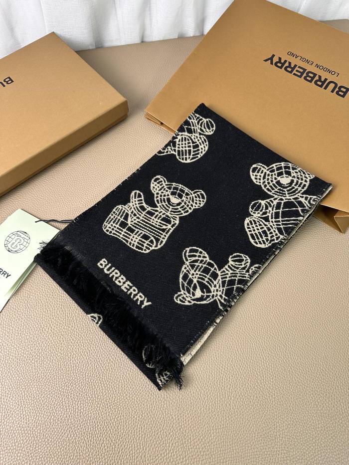 Streetwear Scarf BURBERRY 325644 size：127cm