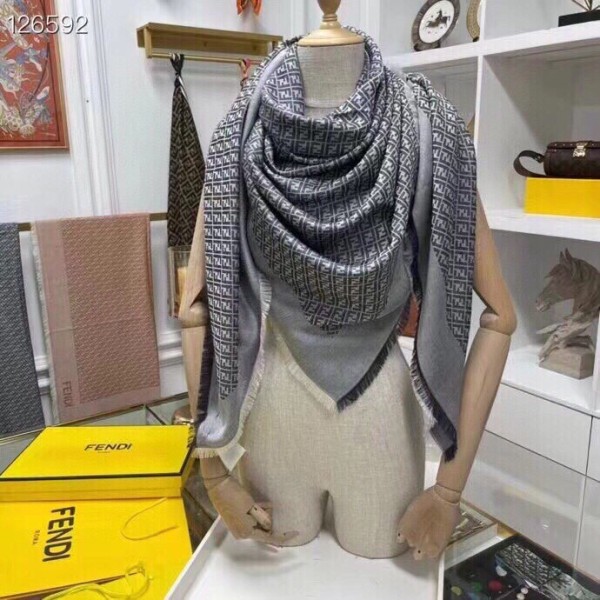 Streetwear Scarf FENDI 325594 SIZE:140x140cm 