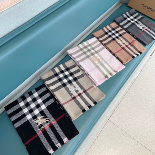 Streetwear Scarf BURBERRY 325619 size：180*32cm