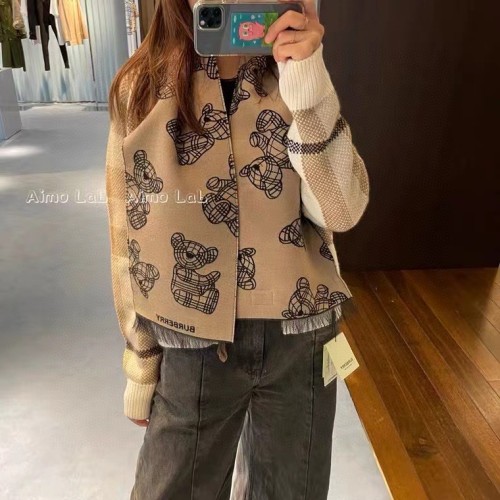 Streetwear Scarf BURBERRY 325644 size：127cm