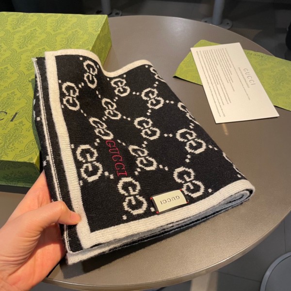 Streetwear Scarf GUCCI 325653 SIZE:30*180cm