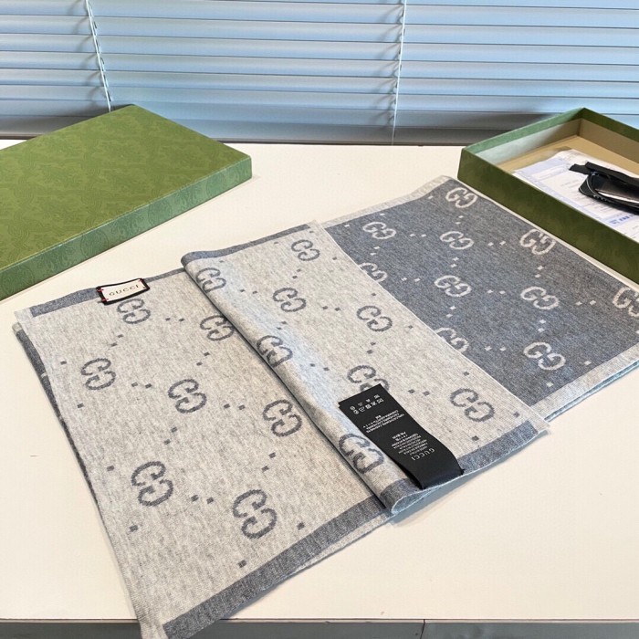 Streetwear Scarf GUCCI 325606 SIZE:32*180cm