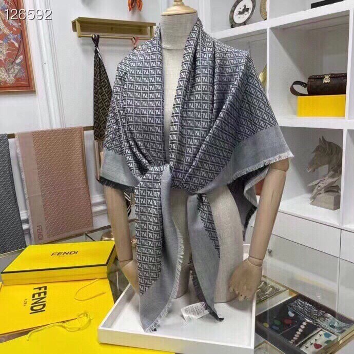 Streetwear Scarf FENDI 325594 SIZE:140x140cm 