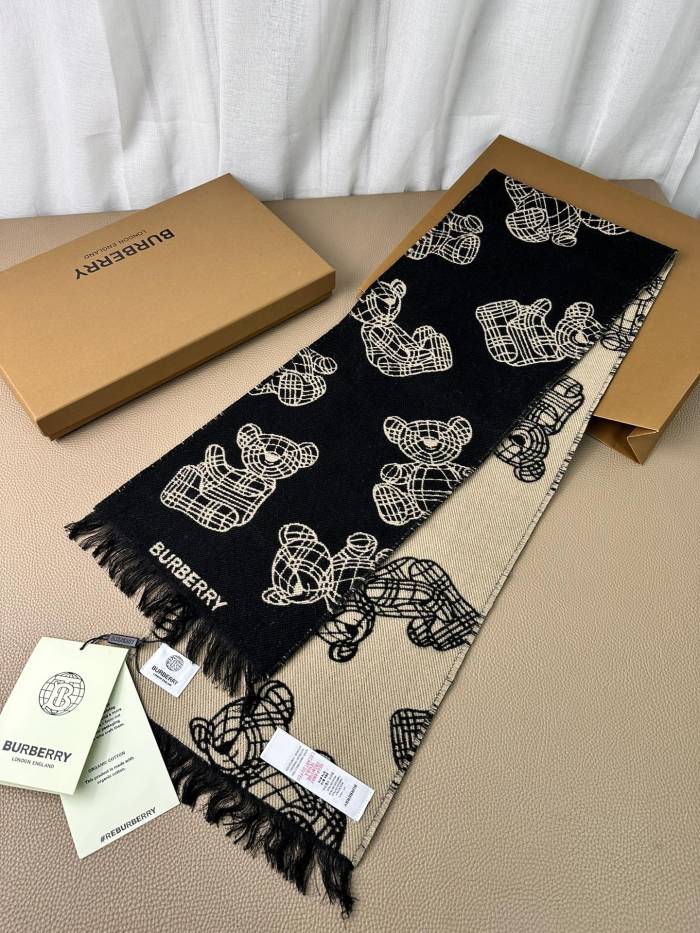 Streetwear Scarf BURBERRY 325644 size：127cm